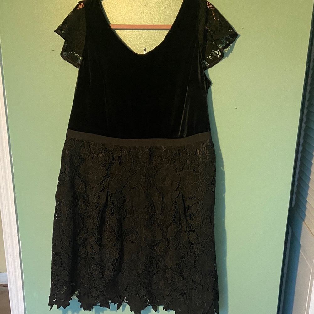 Isaac Mizrahi Black Asymmetrical Lace Dress